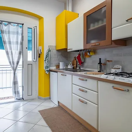 Apartment Guesthost - - Near The Station