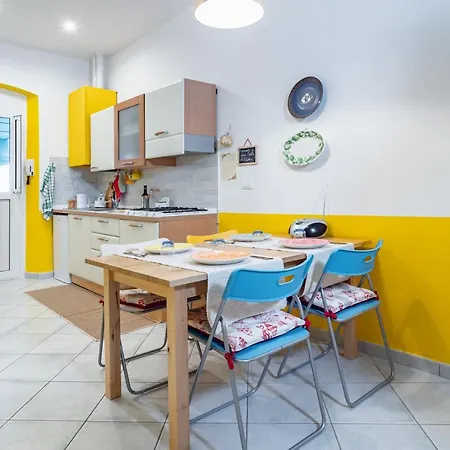 - Near The Station 公寓