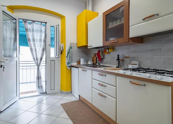 Apartment Guesthost - - Near The Station