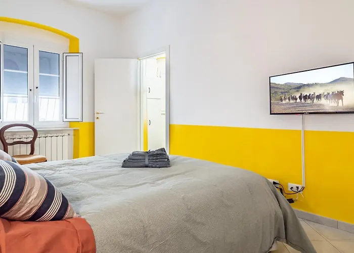 Guesthost - - Near The Station Apartment La Spezia