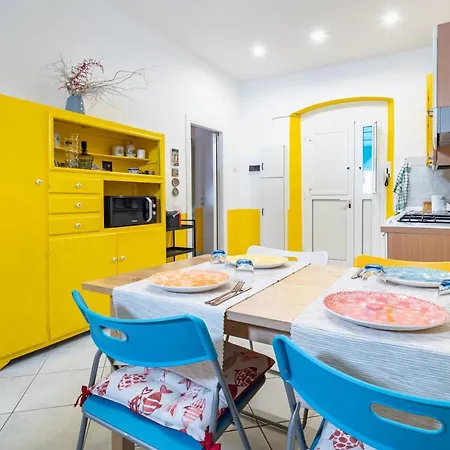 - Near The Station شقة